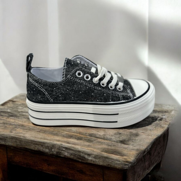 SNEAKERS DOLLY